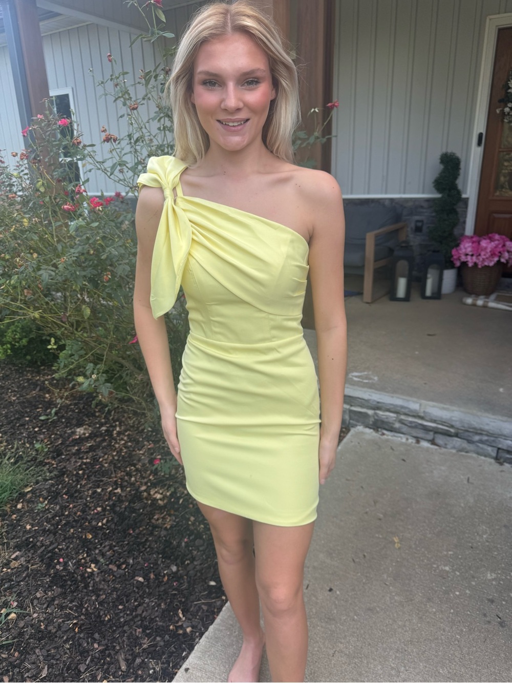 Amazon One-Shoulder Bright Lemon Knot-Shoulder Bodycon Dress